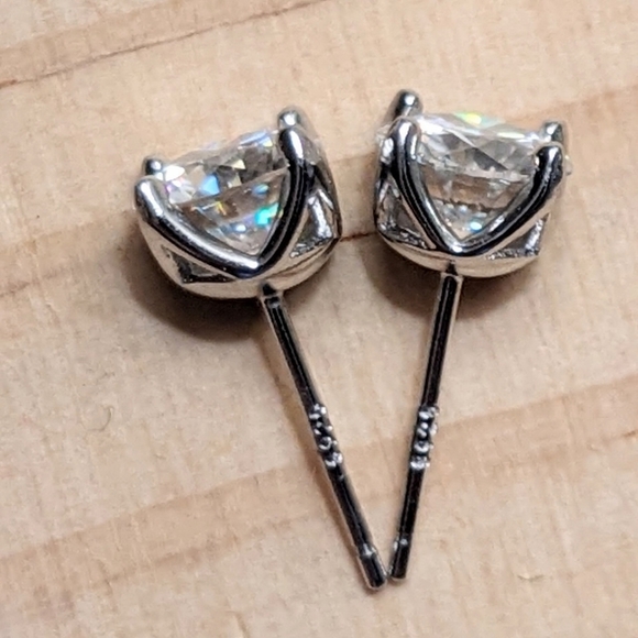 1 CT x 2 Moissanite Earrings, 4 Prong, 925 Sterling Silver - Picture 8 of 12